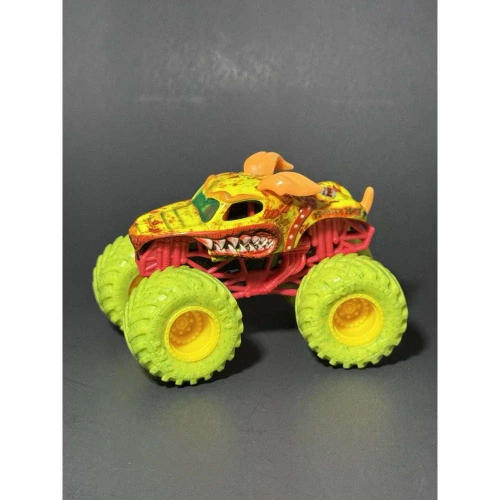 Monster Jam Truck Monster Mutt Rottweiler Zombie Invasion